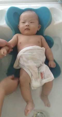 孩子洗澡 2022-9-25